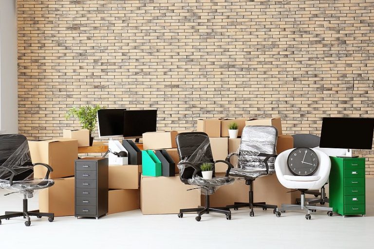 How much can a 10×10 storage unit hold